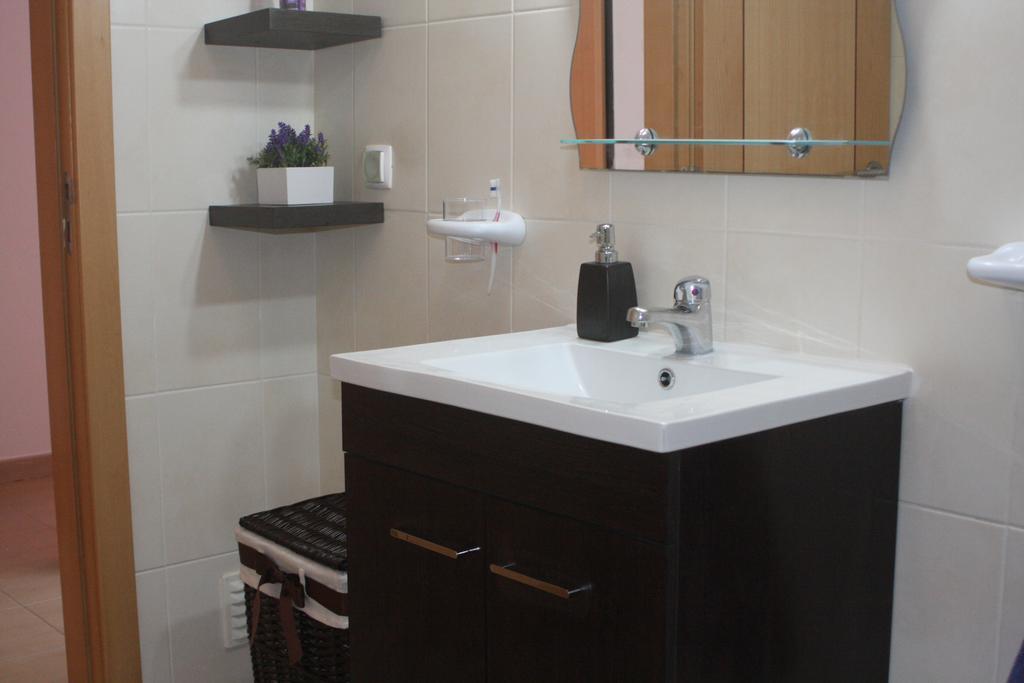 Lovely New W/ Pool Apartment