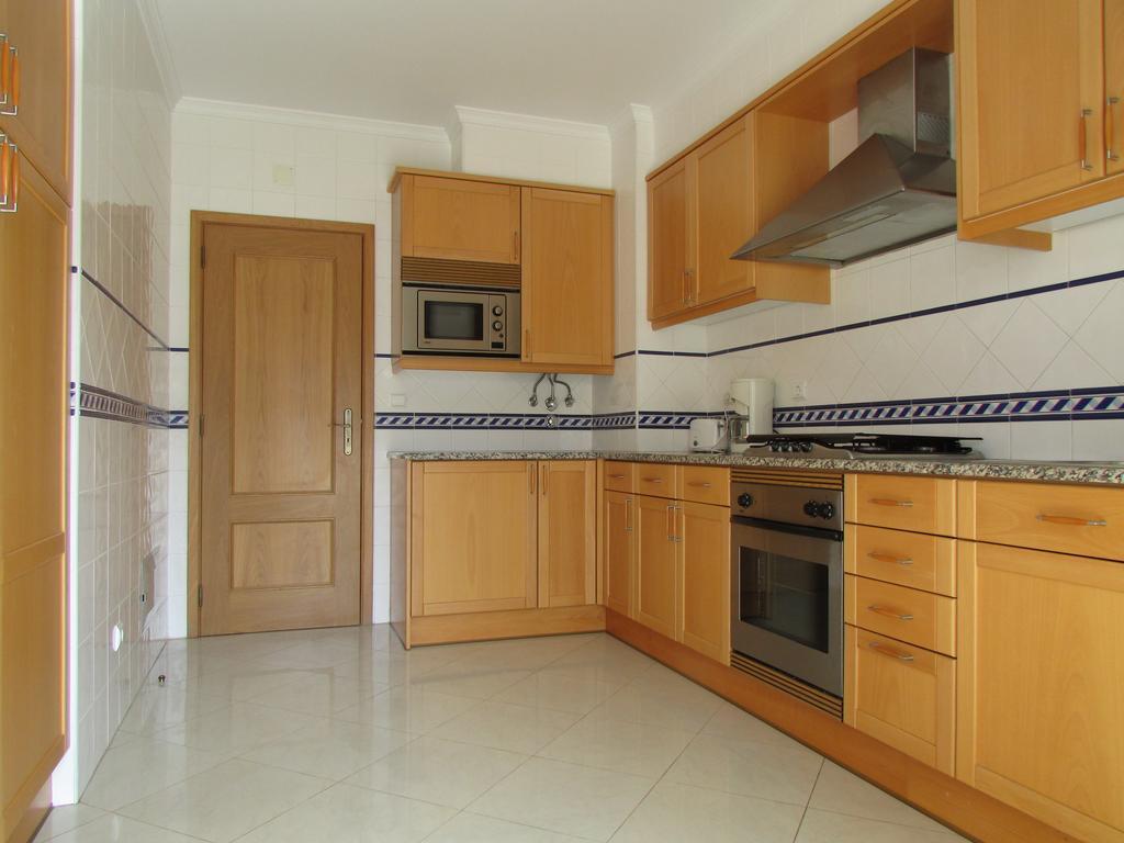 Between Beach And Downtown Apartment