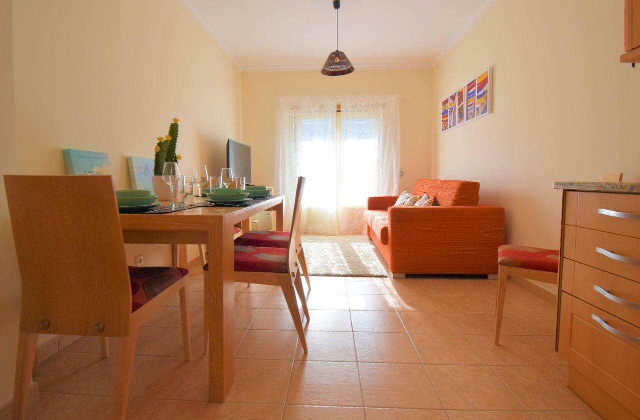 Perfect Downtown With Garage Apartment *
