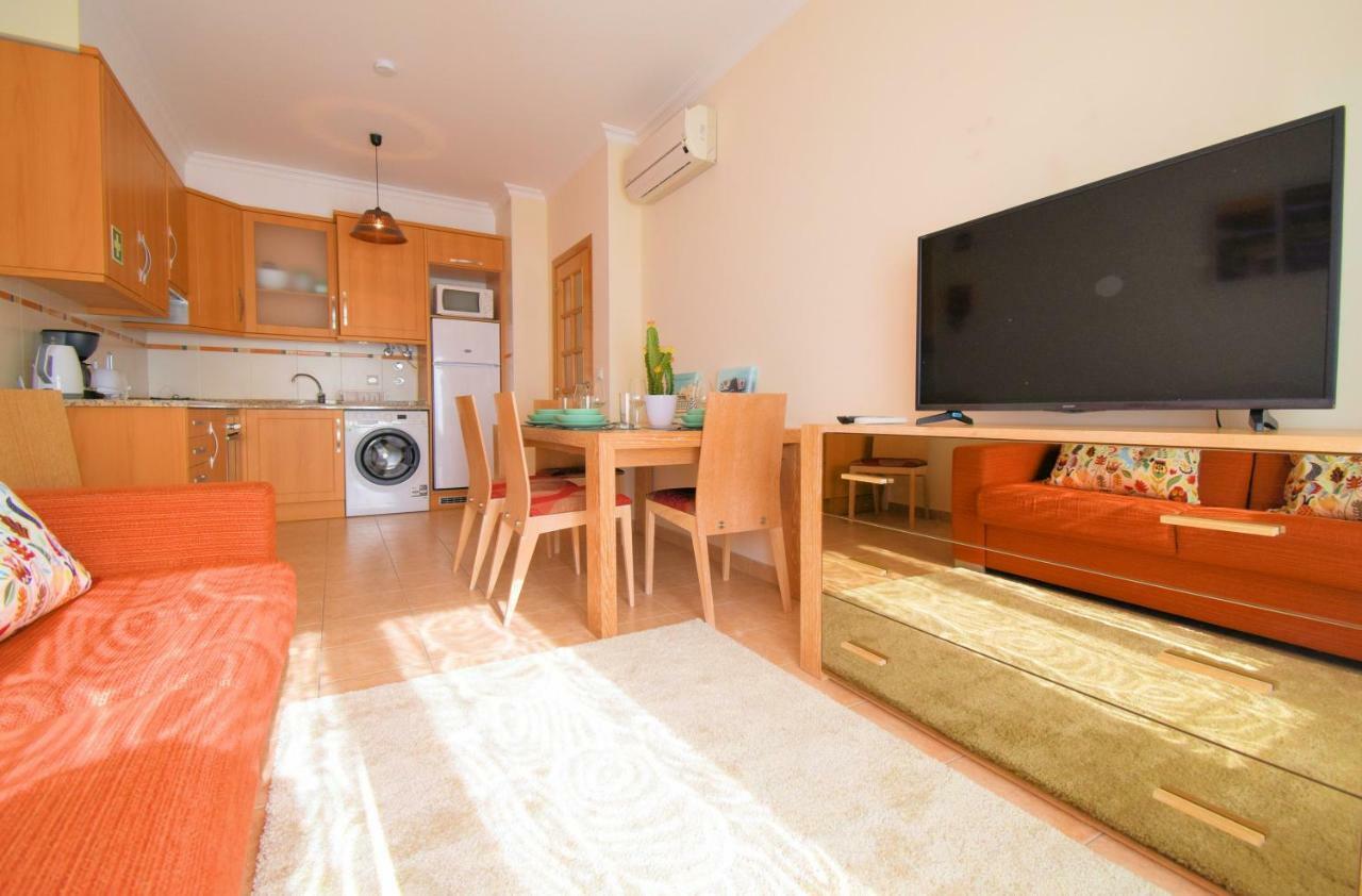 Perfect Downtown With Garage * Albufeira