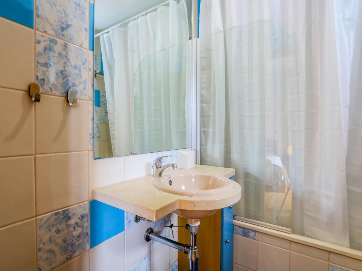 2 Bedroom Marina De Apartment *