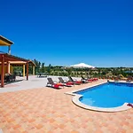 Villa Nincha - Heated Pool - Free Wi-Fi - Air Con