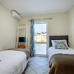 Top Renoviertes Apartment Mit Grosser Terrasse