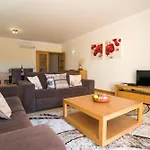 Charming Family Townhouse In Albufeira, Algarve