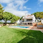 Villa Protea - 5 Bedroom, Beach, Air-Con, Wifi