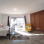 Vila Magna Near The Strip With Bbq, Ac, Balcony, Parking, 4 Tvs And Free Wifi