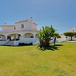 Vila Enar 6 quartos piscina localização central ideal para familias