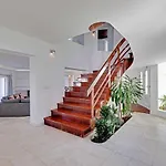 Vila Enar 6 quartos piscina localização central ideal para familias