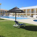 Pool&Beach in Encosta de São José