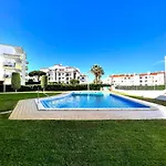 Albufeira Downtown With Pool By Homing