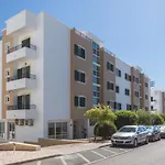 Top Floor Apartment With Great Views!