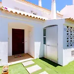 Small Villa 4Pax -Shared Pool @ Homesbyfc