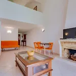 Small Villa 4Pax -Shared Pool @ Homesbyfc