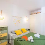 #006 Foxy D By Home Holidays