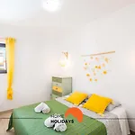 #006 Foxy D By Home Holidays