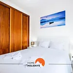 #080 Marina View Flat With Pool By Home Holidays
