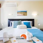 #005 Foxy B By Home Holidays