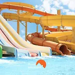 #080 Marina View Flat With Pool By Home Holidays