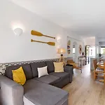Blue Wave Escape Apartment