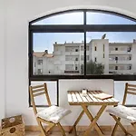 Blue Wave Escape Apartment
