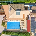 Villa Costa Brava By Algarve Vacation