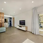 Oura Sunset Apartement