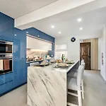 Oura Sunset Apartement