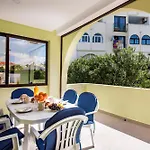 Oura Sunset Apartement