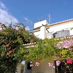 Casa Gondi - Right By Gale Beach - Large Lush Gardens