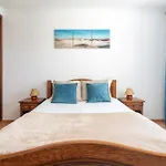 Bnb Homes Luxurious Apartment With 2 Bedrooms, Swimming Pool & Patio