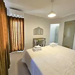 Jos Villa Near Marinaebeach