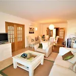 Stylish 2Br Apartment With Pool Parking & Wifi