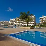 Stylish 2Br Apartment With Pool Parking & Wifi