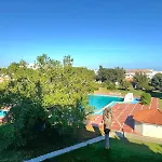 Vilanova, T0 - Modern Flat At Oura Beach On The Strip With Balcony With View To The Pool, Pool Access, Lift And Air Conditioning