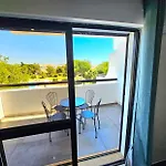 Vilanova, T0 - Modern Flat At Oura Beach On The Strip With Balcony With View To The Pool, Pool Access, Lift And Air Conditioning