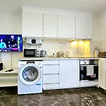 Vilanova, T0 - Modern Flat At Oura Beach On The Strip With Balcony With View To The Pool, Pool Access, Lift And Air Conditioning