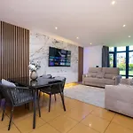 Romantic With Private Hot Tub & Parking - Big Pool - Marina Access