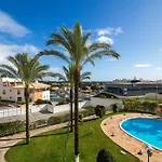 Globe 45 Apartment - Top Location & The Strip Albufeira
