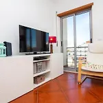 Globe 33 Apartment - Top Location & The Strip Albufeira