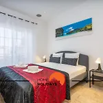 #228 Garrett Flats By Home Holidays
