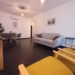 Deluxe Apartment By Bguest