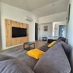 Oura Villa V2 Flores