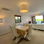 Apartment Filipa III - Beachfront With Jacuzzi