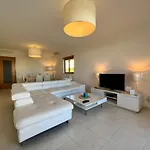 Apartment Filipa III - Beachfront With Jacuzzi