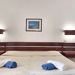 Bright Apartment With Sea View In Albufeira 67 M² + Pool