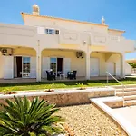 Villa Mendes - Walking Distance To The Beach