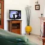 Villa Da Duarte - Walkable To Beach Shops Bars