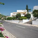 Villa Almanda - Spacious Villa Perfectly Located Between Albufeira Marina And The Old Town