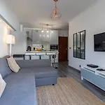 Cozy Flat Near Oura Beach