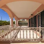 Stunning 4-Bed Villa In Albufeira